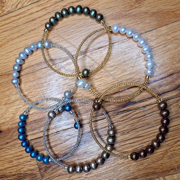 Set of six bracelets ✨️ Stretchy beaded bracelets with faux freshwater pearls - Picture 2 of 7